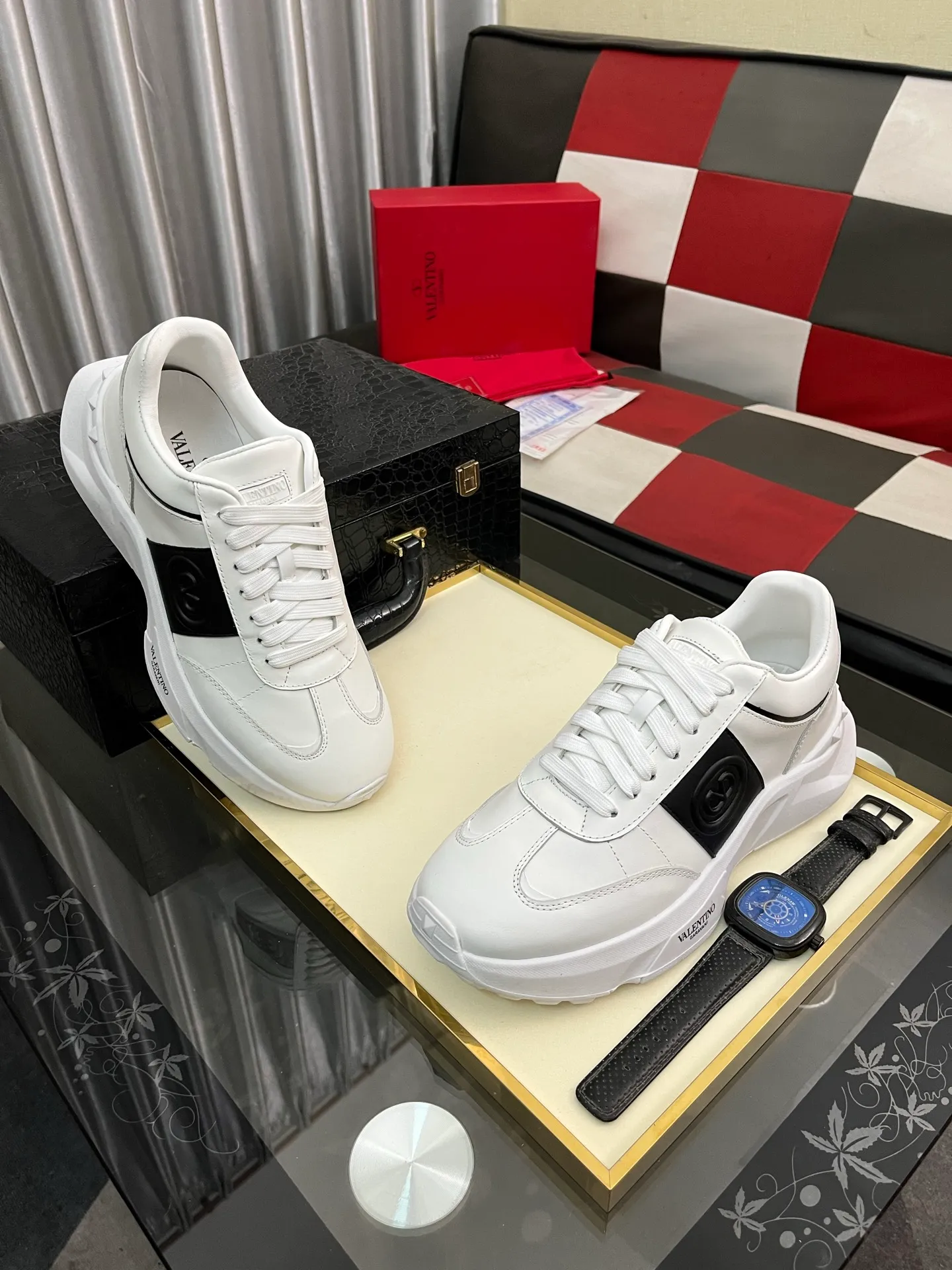 Men's shoes 💰480⌚️⌚️ VALENTINO Valentino's 2024 ss spring and summer new hot casual sports shoes, imported elastic fabric upper ➕The heel is Warren's exclusive rivet shape. The whole is very representative, the combined outsole is really easy to wear and very comfortable on the foot ~ Comes with **4 cm, classic, comfortable and versatile! Size: 38-442️⃣Colors available